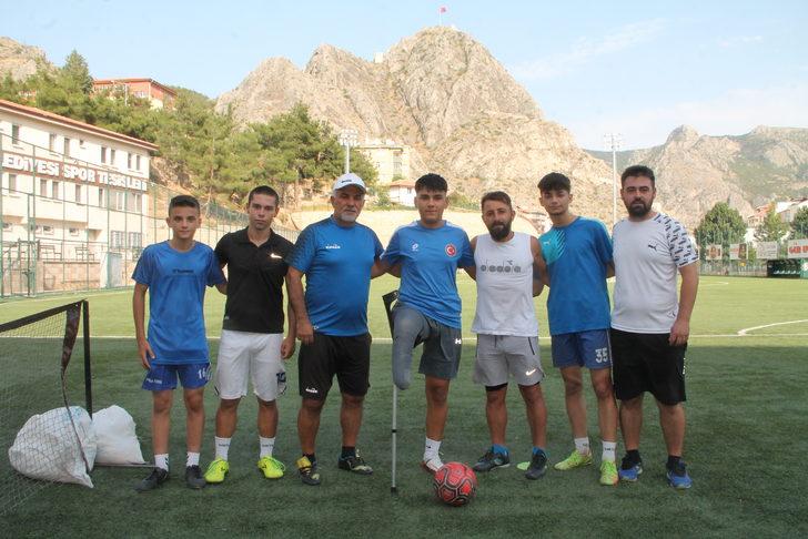 Tren kazasında ayağını kaybeden futbolcu Eren, Ampute Genç Milli Takımı'na seçildi G3