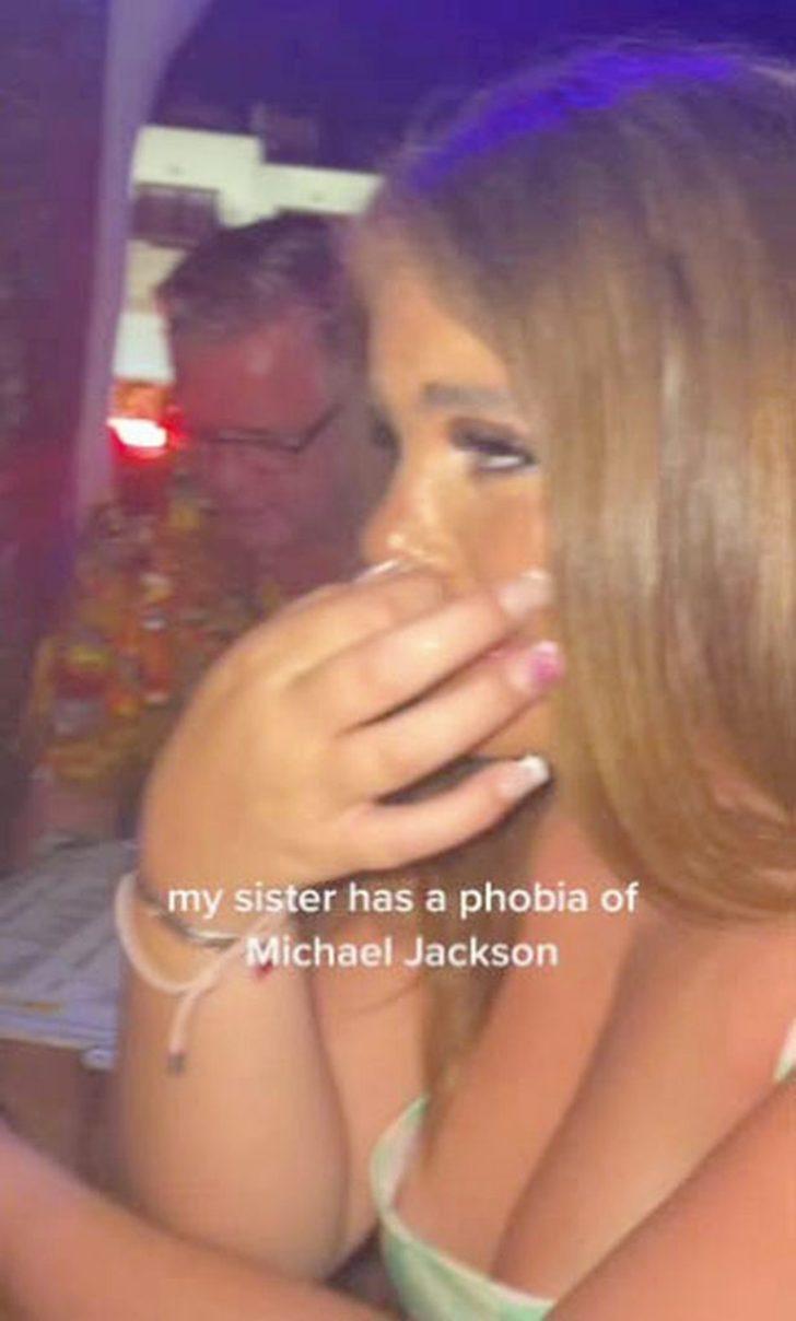 'Michael Jackson fobisi' olan kadın, ünlü sanatçının taklitçisini görünce gözyaşlarına hakim olamadı G1