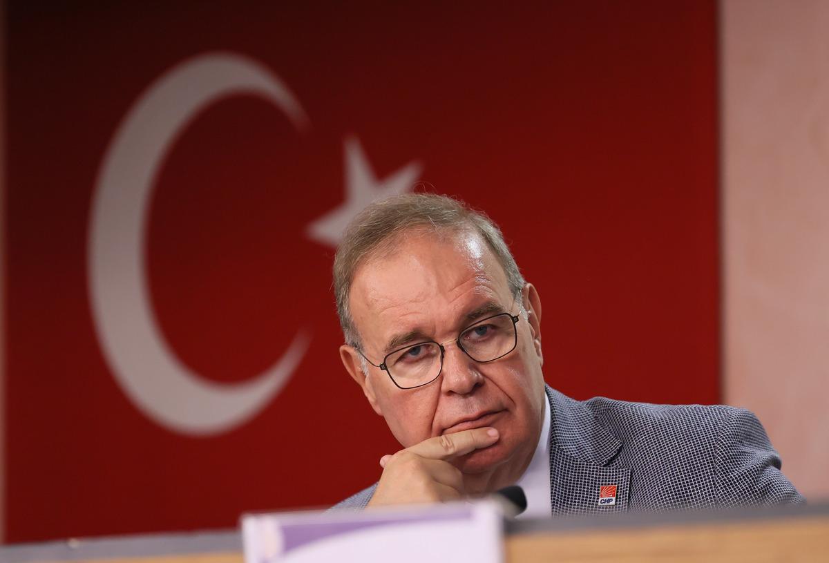 CHP Ekonomi Masası heyeti, İzmir'de esnaf odaları başkanlarıyla bir araya geldi