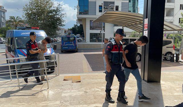 Alanya'da kablo hırsızlığı güvenlik kamerasına yansıdı