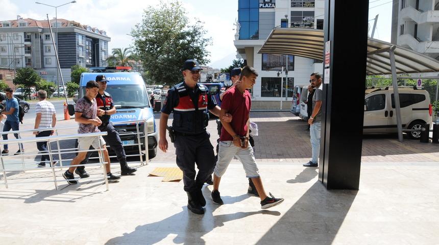 Alanya'da kablo hırsızlığı güvenlik kamerasına yansıdı