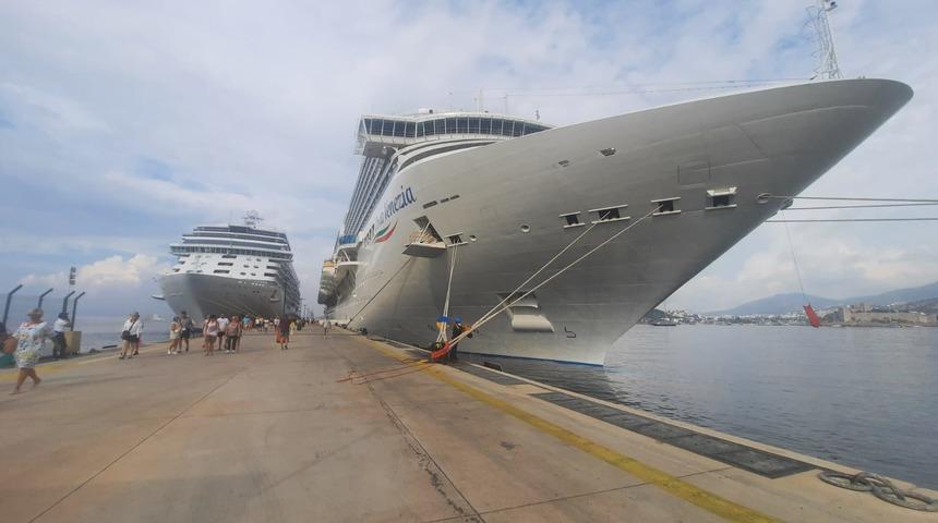 Bodrum'a iki kruvaziyerle 2 bin 217 yolcu geldi