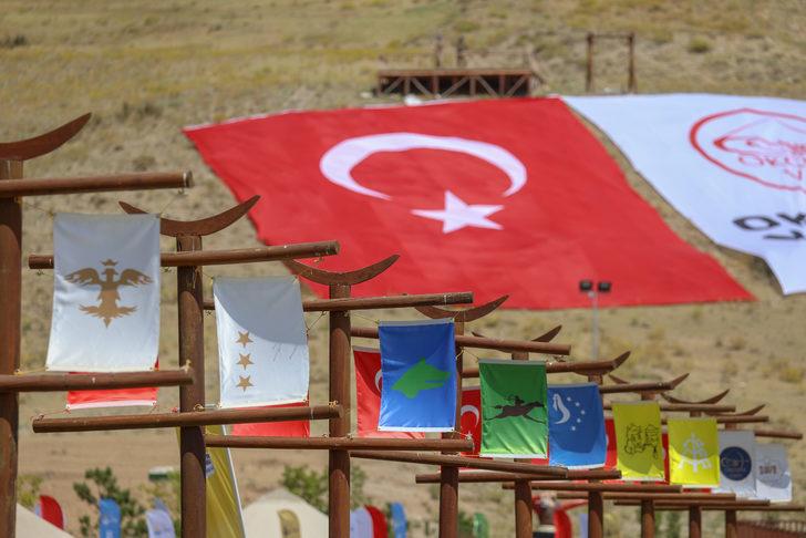 Malazgirt Zaferi'nin 951. yıl dönümü etkinlikleri Ahlat'ta yoğun katılımla sürüyor G5