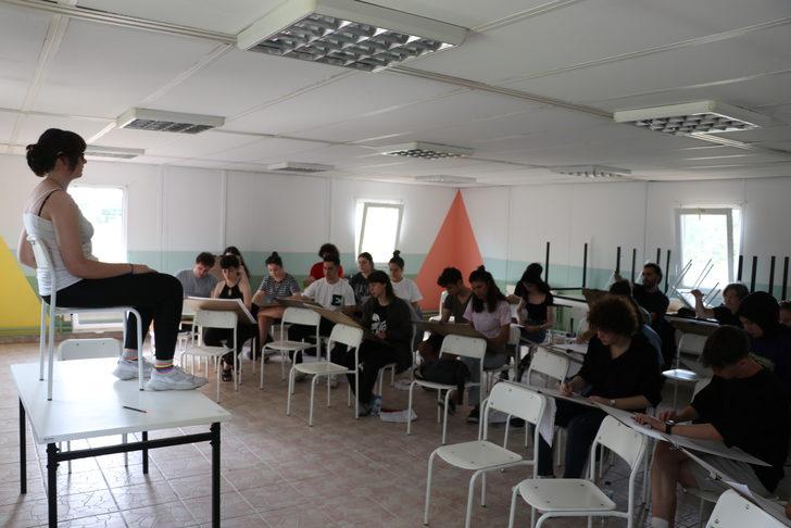 İşçi emeklisi kadın, öğretmenlik hayali için yetenek sınavında ter döktü G2