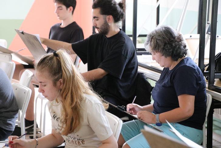 İşçi emeklisi kadın, öğretmenlik hayali için yetenek sınavında ter döktü G4