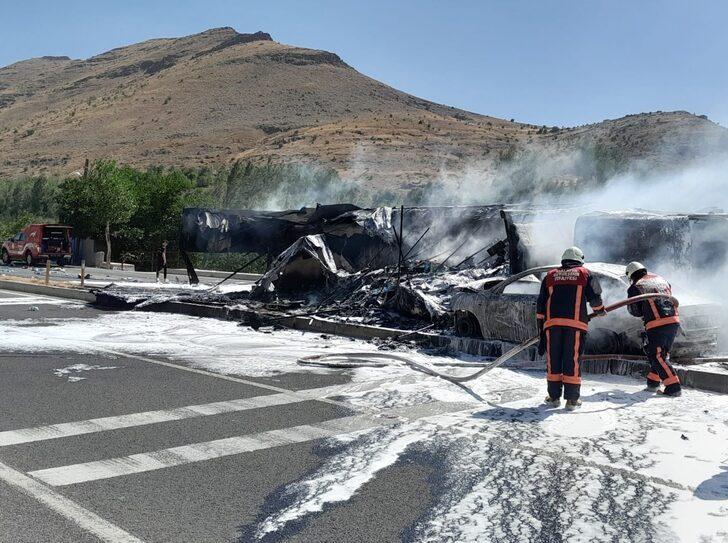 Malatya'da tır ile otomobilin çarpıştığı kazada 5 kişi yaralandı G1