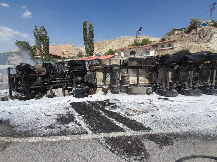 Malatya'da tır ile otomobilin çarpıştığı kazada 5 kişi yaralandı G2