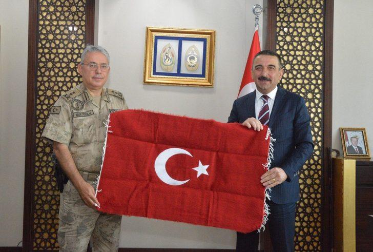 Jandarma Genel Komutan Yardımcısı Kurtoğlu'ndan Siirt Valisi Hacıbektaşoğlu'na ziyaret G2