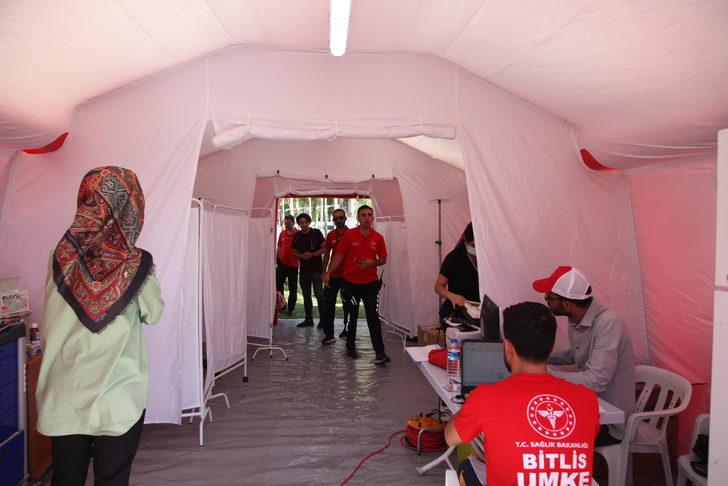 Sağlık ekipleri, Malazgirt Zaferi etkinlik alanında sahra çadırları ve mobil ekiplerle hizmet veriyor G1