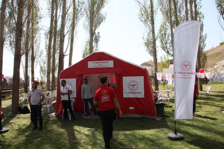 Sağlık ekipleri, Malazgirt Zaferi etkinlik alanında sahra çadırları ve mobil ekiplerle hizmet veriyor G3