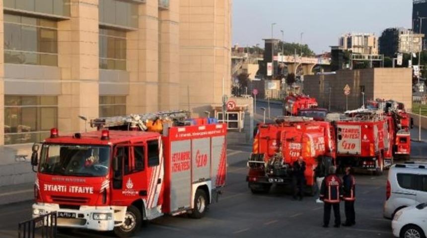 Çağlayan'daki İstanbul Adalet Sarayı'nın otoparkında araç yangını