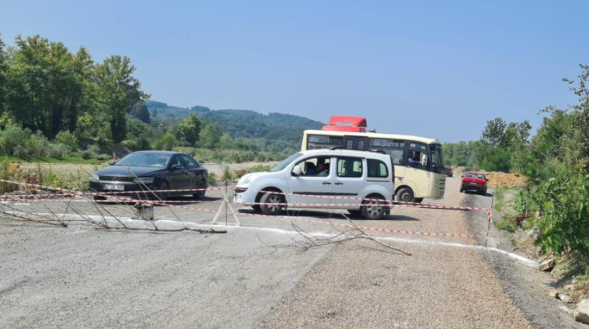 25 köy yoluna geçiş buradan sağlanıyordu! 'Tapulu arazim' deyip kapattı