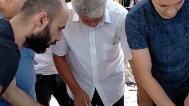 Satın aldığı dükkanda bulduğu 1 kilograma yakın altını sahibine ulaştırdı