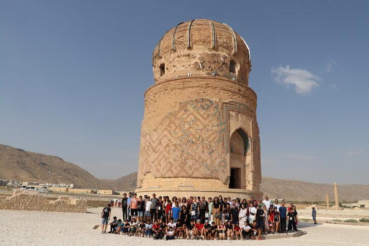 İzmirli öğrenciler "Biz Bir Takımız" projesi kapsamında Batman'ı gezdi G1