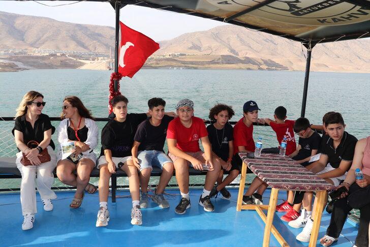 İzmirli öğrenciler "Biz Bir Takımız" projesi kapsamında Batman'ı gezdi G5