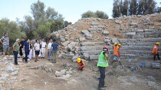 Amos Antik Kenti'nde tiyatro gün yüzüne çıkarılıyor