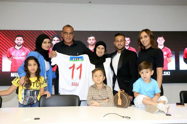 Demir Grup Sivasspor, 7 futbolcu için toplu imza töreni düzenledi G1