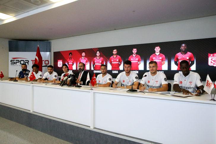 Demir Grup Sivasspor, 7 futbolcu için toplu imza töreni düzenledi G3