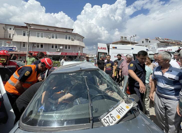 Muğla'da 3 kişinin yaralandığı kaza anı güvenlik kamerasında G4