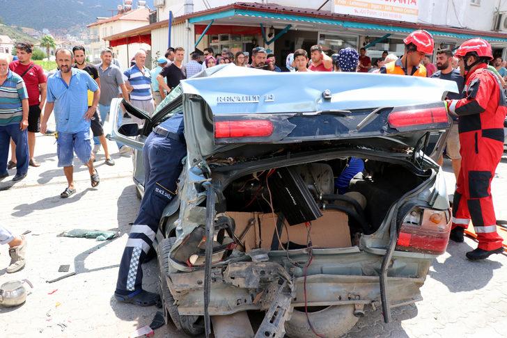 Muğla'da 3 kişinin yaralandığı kaza anı güvenlik kamerasında G3