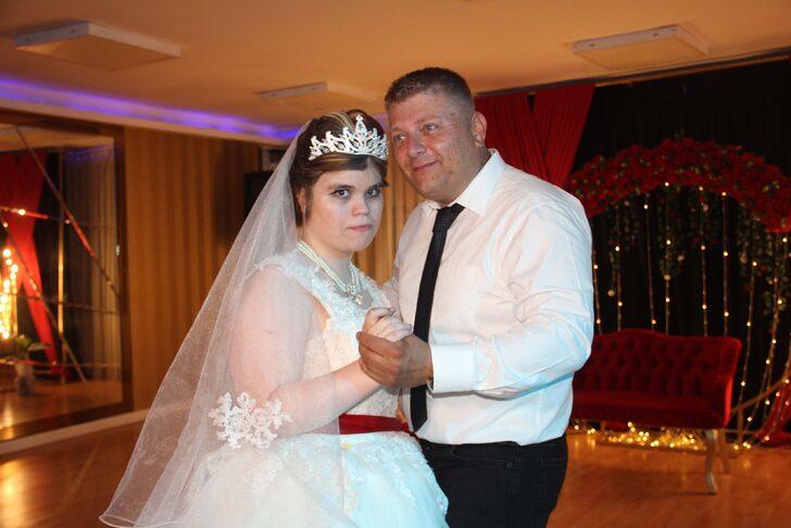 Kütahya'da otizmli genç kız için temsili düğün yapıldı G2