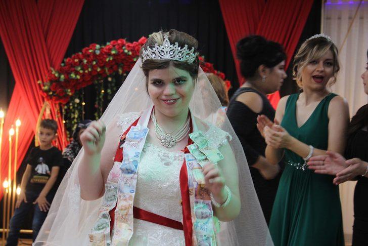 Kütahya'da otizmli genç kız için temsili düğün yapıldı G3