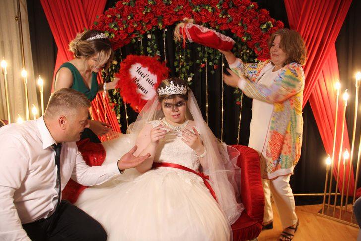 Kütahya'da otizmli genç kız için temsili düğün yapıldı G5