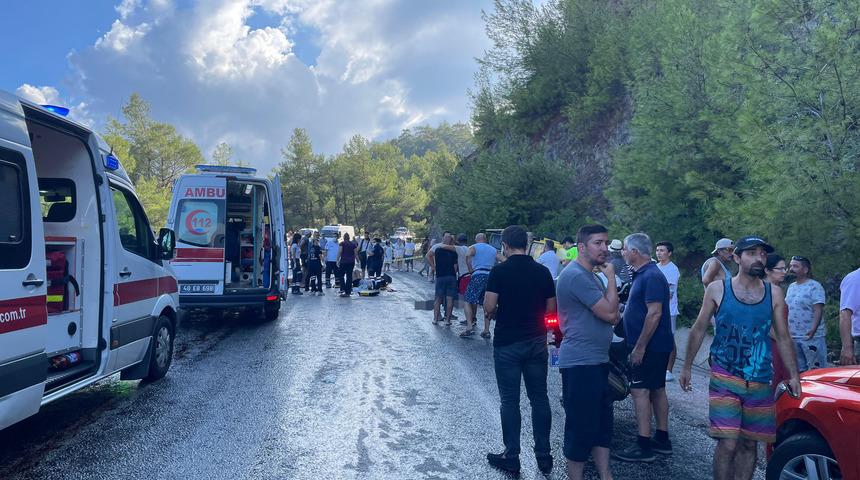 Marmaris'te cip safari aracı devrildi