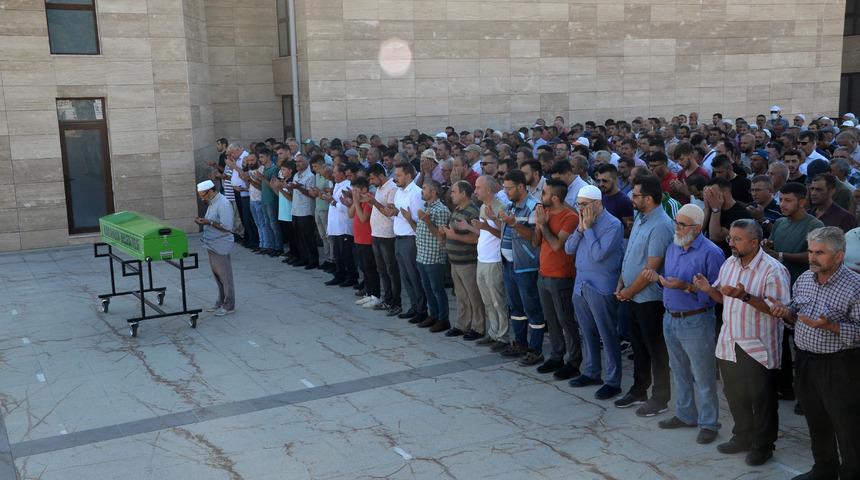 Aracıyla baraj gölüne düşerek hayatını kaybeden sürücünün cenazesi defnedildi