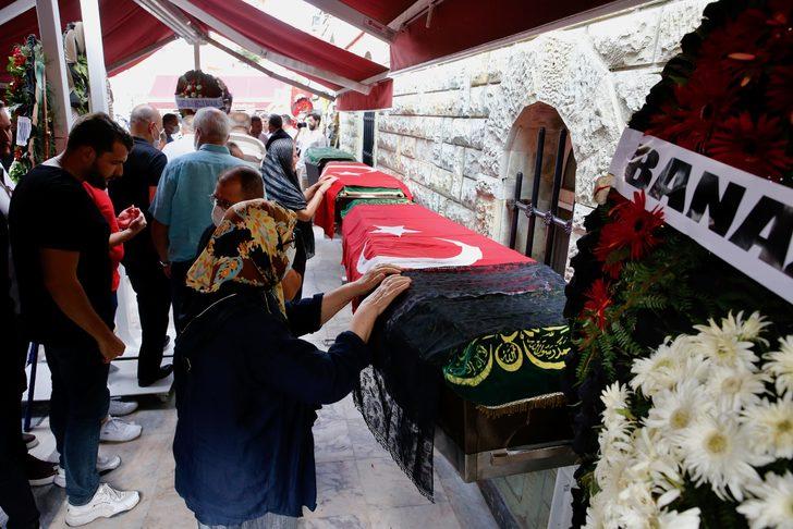 Balıkesir'de kazada hayatını kaybeden iş insanı ve eşi Eskişehir'de toprağa verildi G2