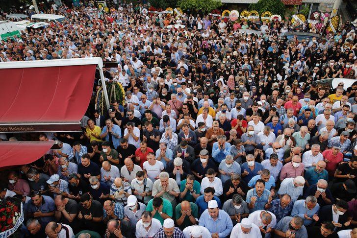 Balıkesir'de kazada hayatını kaybeden iş insanı ve eşi Eskişehir'de toprağa verildi G5