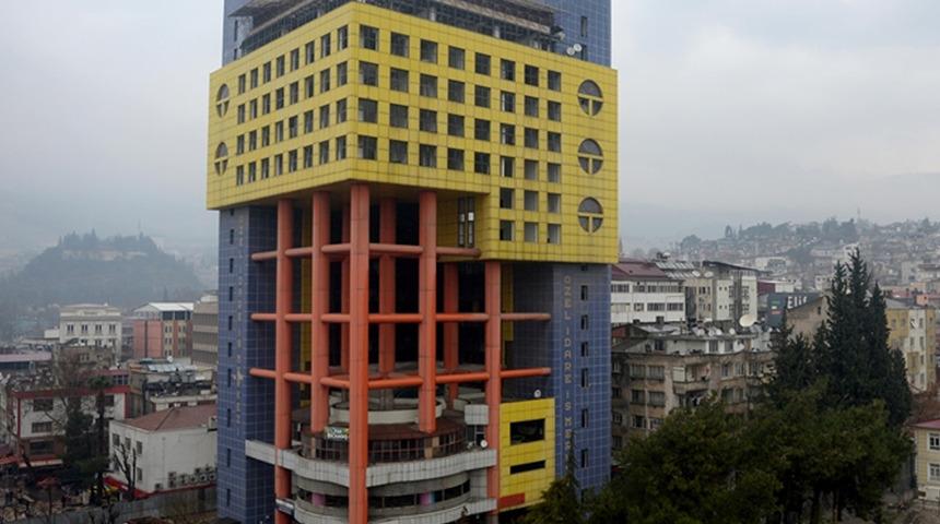 "Dünyanın en saçma binası" yıkılamıyor... Günlük 2 bin lira ceza!