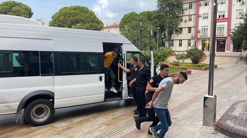 Aydın'da bir kişinin telefon ve parasını gasbeden 4 şüpheli tutuklandı