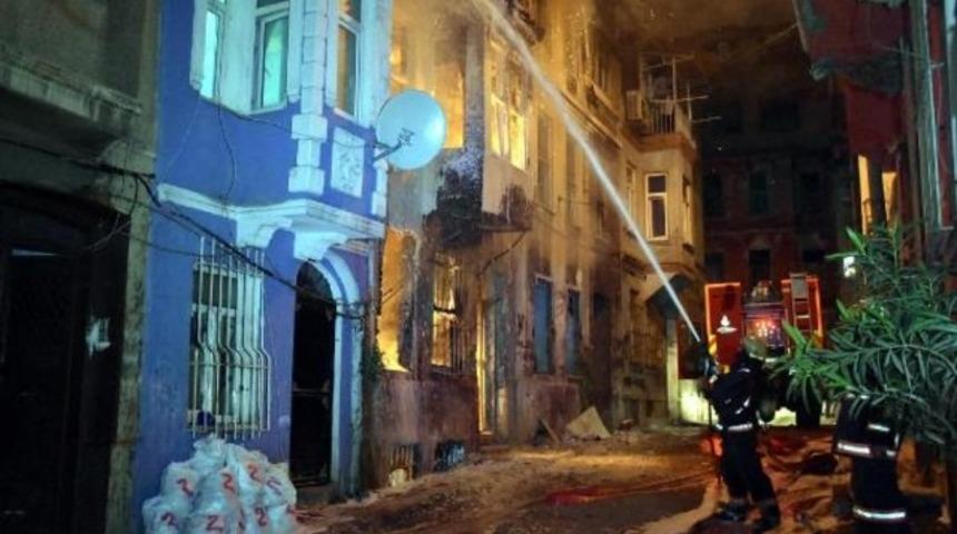 Beyoğlu'nda alevli gece