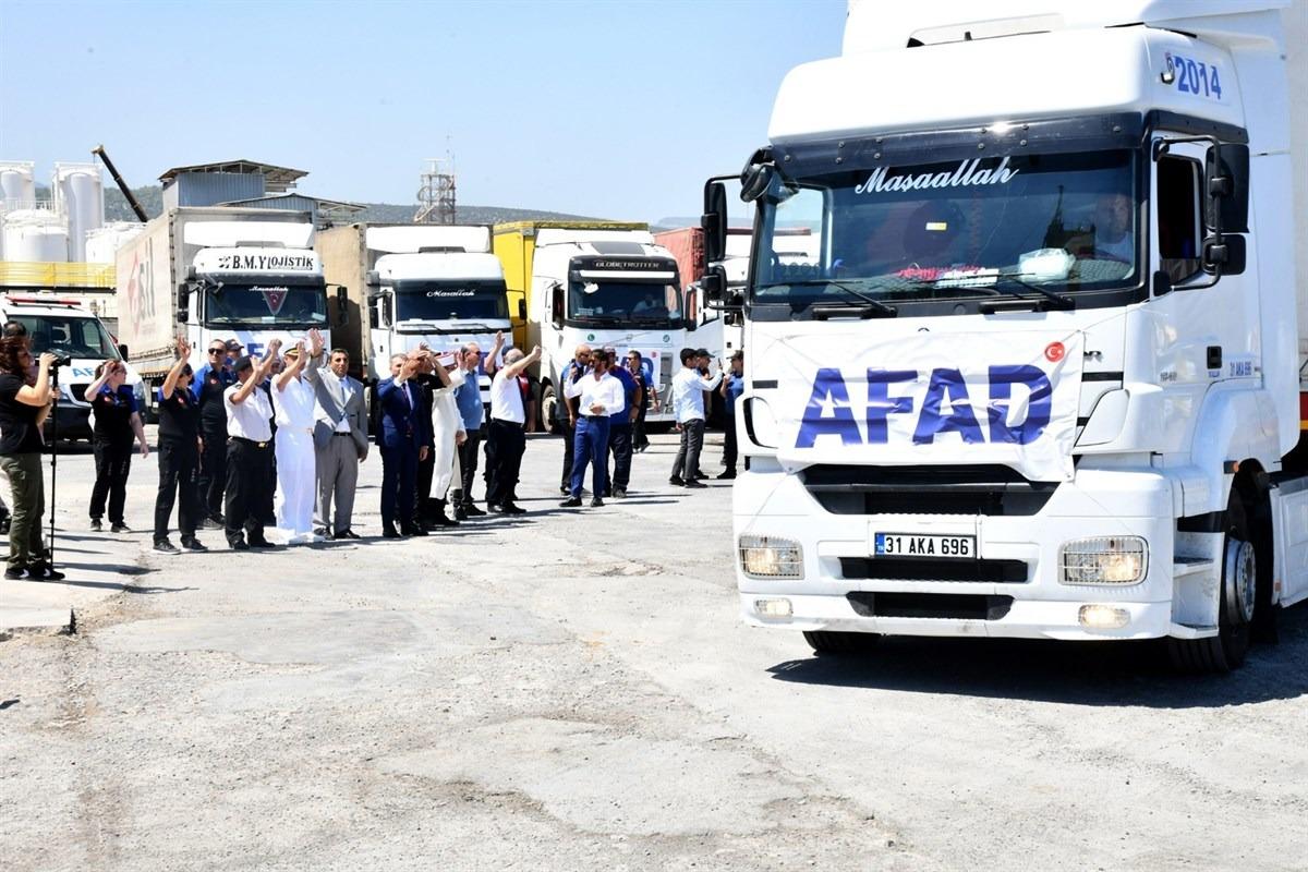 T&uuml;rkiye'den L&uuml;bnan'a gemiyle insani yardım g&ouml;nderildi