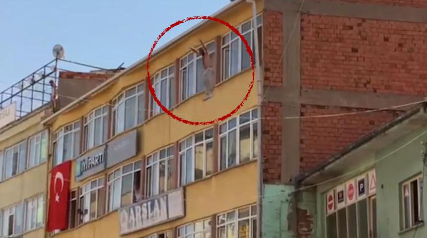 Bunalıma giren şahıs 5 katlı binanın çatısından atladı! Çevrede izleyenlerin sözleri ise 'pes' dedirtti...