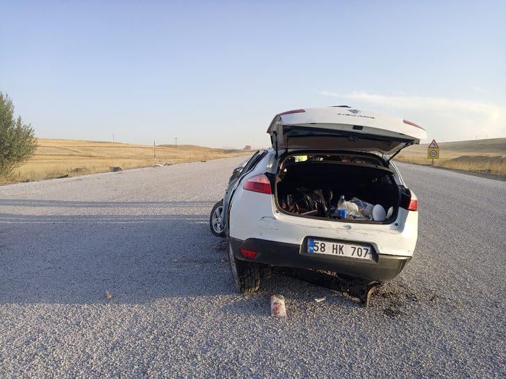 Sivas'ta devrilen otomobildeki polis memuru yaralandı G1