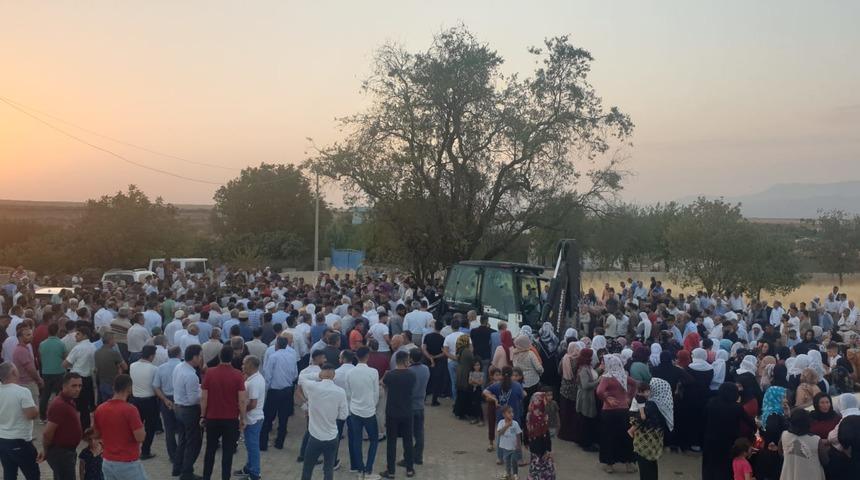 GÜNCELLEME 2 - Şırnak'ta bir kişi eşi ve 3 kızını uyurken pompalı tüfekle öldürdü