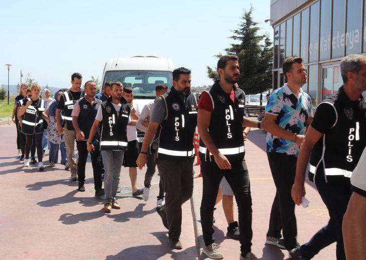 Yunanistan'a kaçarken Ayvalık açıklarında yakalanan 4 FETÖ şüphelisi tutuklandı G1