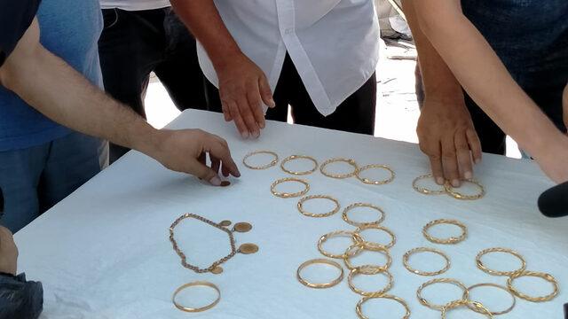 Temizlik yaparken buldu! Satın aldığı dükkandan adeta hazine çıktı