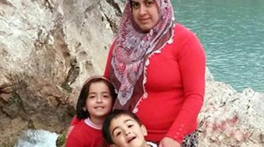 Hamile kardeşinin ve iki &ccedil;ocuğunun boğazını kesti duruşmada h&uuml;ng&uuml;r h&uuml;ng&uuml;r ağladı