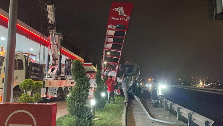 Pendik'te petrol istasyonunun tabelasına çarpan beton mikserinin sürücüsü yaralandı G4