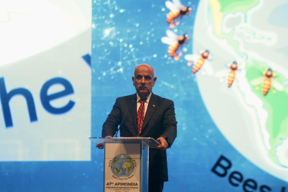 Tarım ve Orman Bakanı Kirişci, Uluslararası Arıcılık Kongresi'ne katıldı: