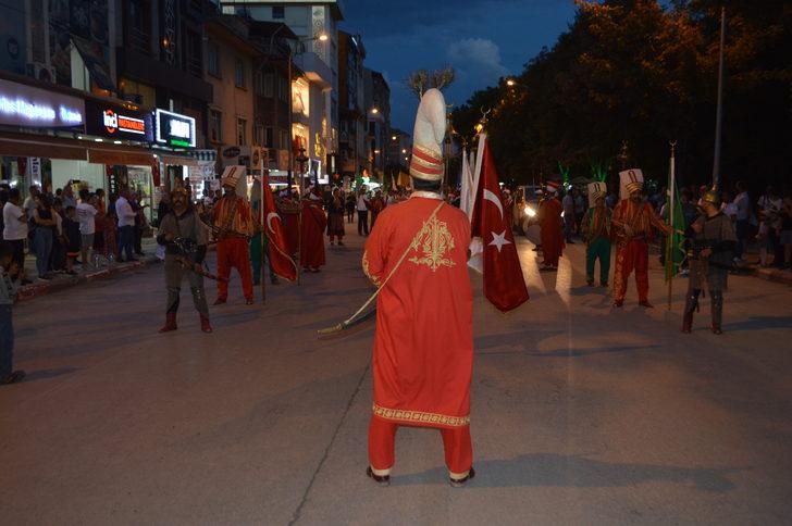 Afyonkarahisar'da 1922 metrelik Türk bayrağıyla yürüyüş yapıldı G2