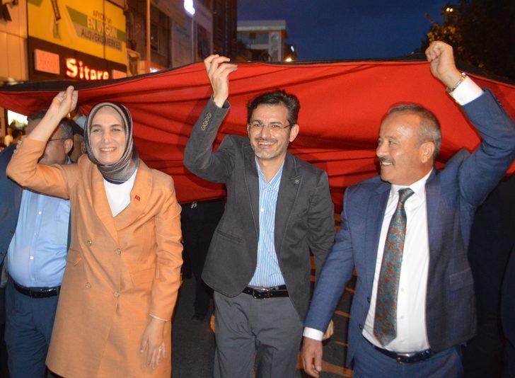 Afyonkarahisar'da 1922 metrelik Türk bayrağıyla yürüyüş yapıldı G4