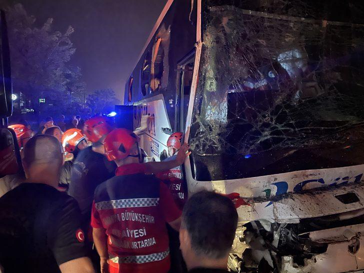 Sakarya'da yolcu otobüsünün tıra çarpması sonucu 25 kişi yaralandı G1