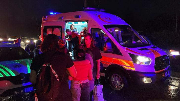 Sakarya'da yolcu otobüsünün tıra çarpması sonucu 25 kişi yaralandı G2