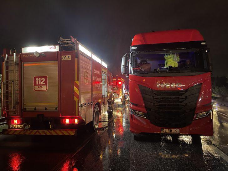 Sakarya'da yolcu otobüsünün tıra çarpması sonucu 25 kişi yaralandı G5