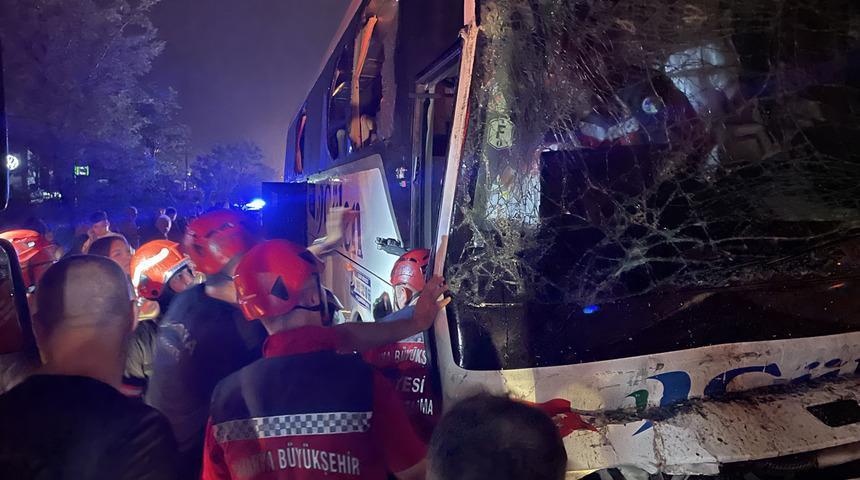 Yolcu otobüsü ile tır çarpıştı! Çok sayıda yaralı var