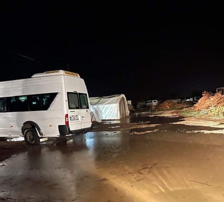 Bursa'da çadırlarını su basan mevsimlik işçilere geçici konaklama imkanı sağlandı G3